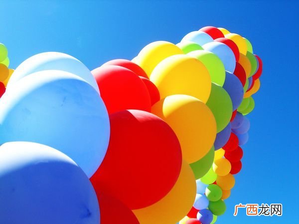 balloon的英文怎么读,气球用英语怎么读:在树上用英语应该怎么说在树上\"用?