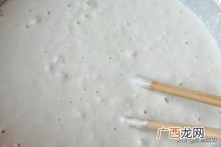 如何摊鸡蛋饼,路边鸡蛋饼面糊怎么调？