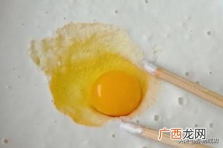 如何摊鸡蛋饼,路边鸡蛋饼面糊怎么调？
