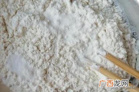 如何摊鸡蛋饼,路边鸡蛋饼面糊怎么调？