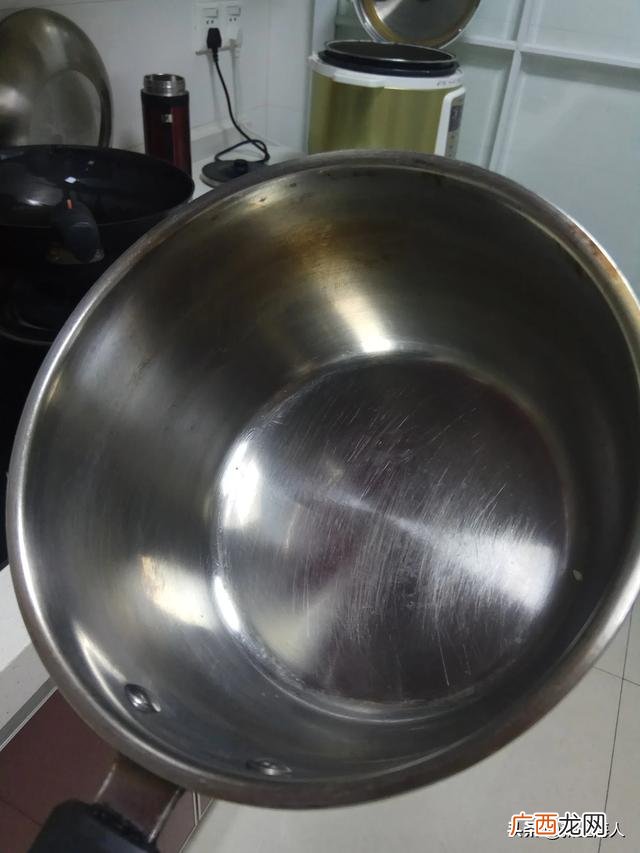 锅糊了怎么去除黑渍,糊锅发黑了怎么快速去除？