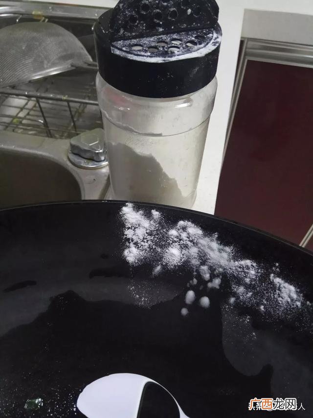 锅糊了怎么去除黑渍,糊锅发黑了怎么快速去除？