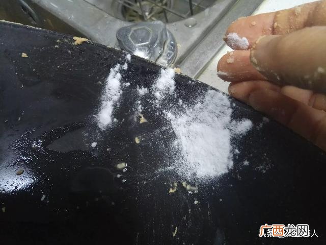 锅糊了怎么去除黑渍,糊锅发黑了怎么快速去除？