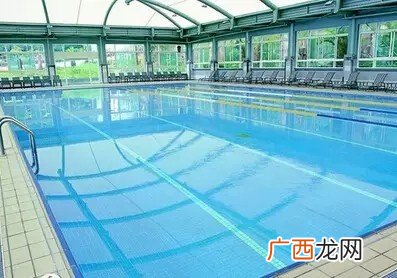 上海有哪些露天游泳池,请问上海那里有带游泳池的大浴场?最好在杨浦？