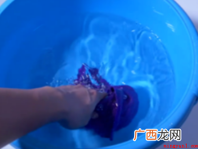 羊剪毛衣服裤子的脏处被吸进毛巾上 羊剪毛衣服怎么清洗