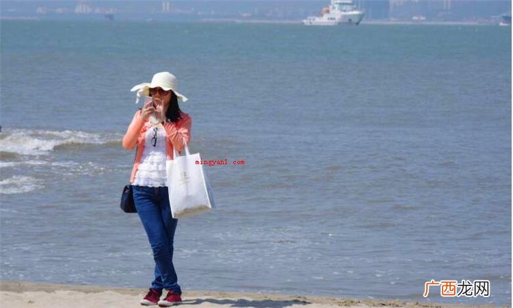 简略回应悠然自得是个中文成语 怡然自得是什么意思