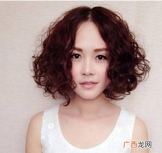 短发烫发发型小卷,40岁女人剪什么发型减龄？