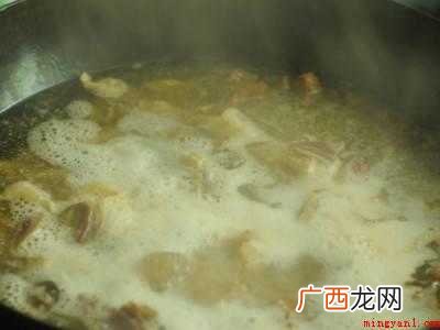 腊鸭怎么做共有5步,可做腊鸭芥菜、腊鸭煲仔饭、香辣腊鸭
