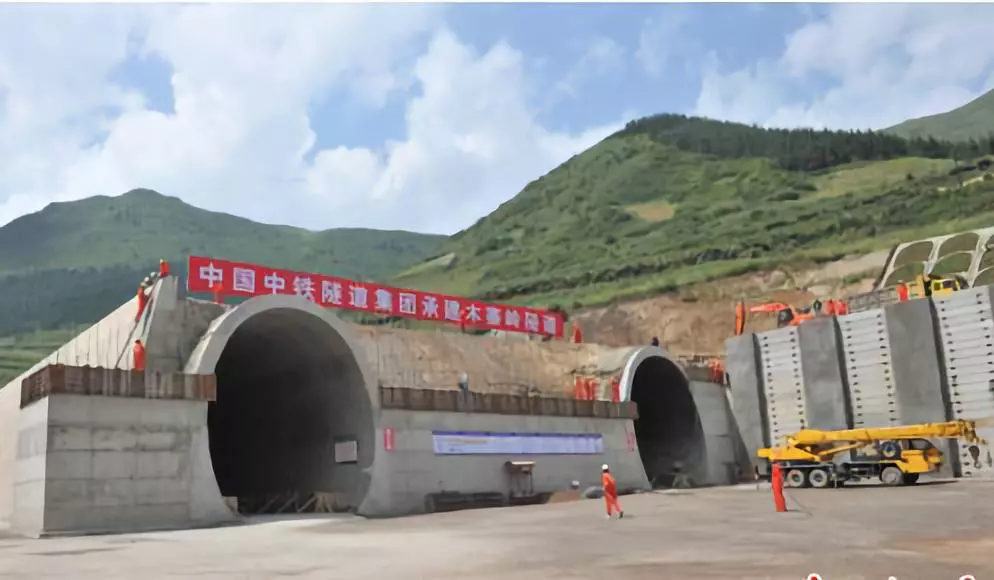 大柱山隧道在哪里,中国最难打的隧道是哪一条？