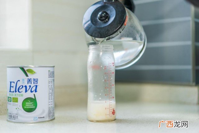 冲奶粉用什么水,没用合适的水冲奶粉好不好？