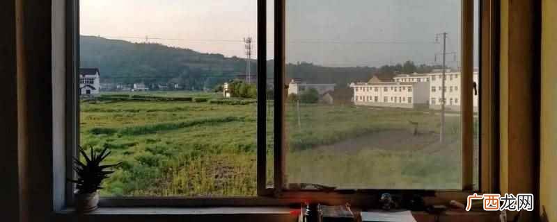 暑假聆听窗外声音课题名称可以写成 暑假聆听窗外声音课题名称怎么写