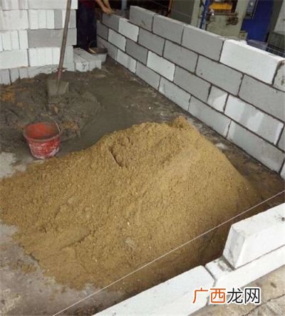 水泥和沙子的比例是多少,一粒沙子用多少水泥？