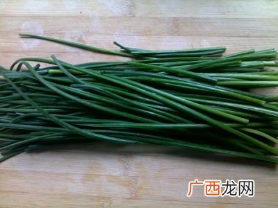 韭苔的做法,韭苔素盒子做法？
