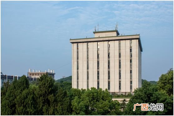 湖南省哪个高校的图书馆最大,湖南最大的图书馆是哪个？