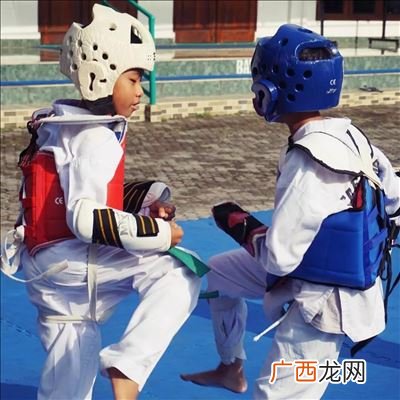 前踢横踢有哪些训练方法,如何练好单腿旋风踢上步？
