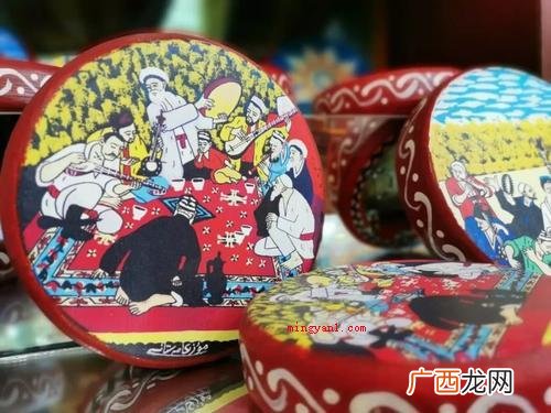 简略回应新疆特产有很多,例如:骆驼奶、冰山雪莲、新疆地毯、小 新疆特产有哪些
