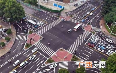平顶山西站和宝丰站是一个地方吗,平顶山站和平顶山西站的区别？