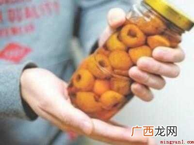 如何拧开很紧的罐头盖子