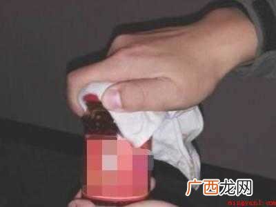 如何拧开很紧的罐头盖子