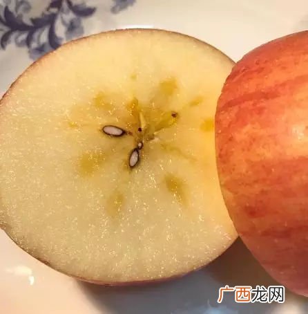 如何看苹果是否打蜡,苹果果蜡和人工蜡的区别？