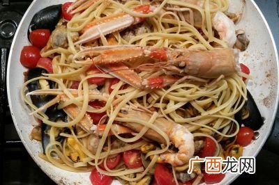 水煮鱿鱼怎么做法,白切水煮鱿鱼怎么做？