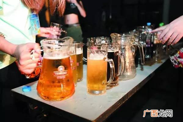 一杯扎啤多少毫升,青岛一扎啤酒是多少升？