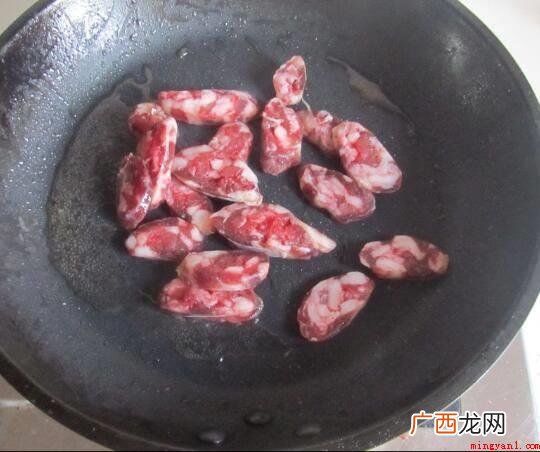 腊肠炒蒜苗,芥兰苗炒腊肠 腊肠怎么做好吃炒菜