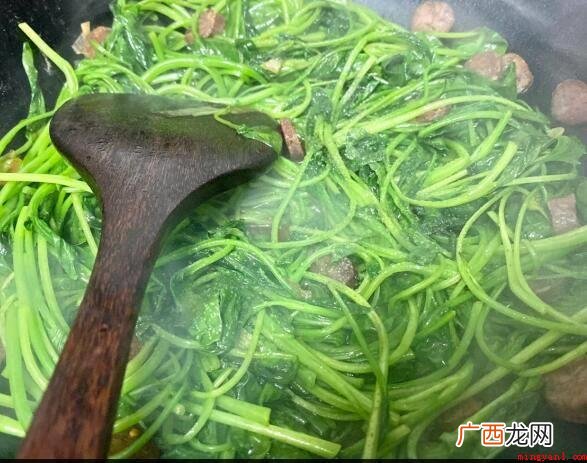 腊肠炒蒜苗,芥兰苗炒腊肠 腊肠怎么做好吃炒菜