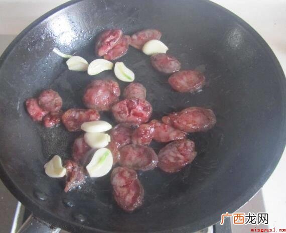 腊肠炒蒜苗,芥兰苗炒腊肠 腊肠怎么做好吃炒菜