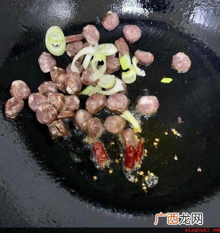 腊肠炒蒜苗,芥兰苗炒腊肠 腊肠怎么做好吃炒菜