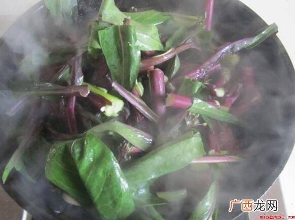 腊肠炒蒜苗,芥兰苗炒腊肠 腊肠怎么做好吃炒菜