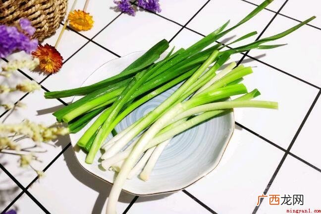 腊肠炒蒜苗,芥兰苗炒腊肠 腊肠怎么做好吃炒菜