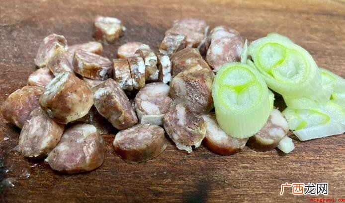 腊肠炒蒜苗,芥兰苗炒腊肠 腊肠怎么做好吃炒菜