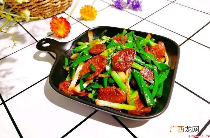 腊肠炒蒜苗,芥兰苗炒腊肠 腊肠怎么做好吃炒菜