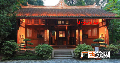 杜甫杜甫,字子美,自号少陵野老,本襄阳人,后徙河南巩县,唐代 诗圣是谁？
