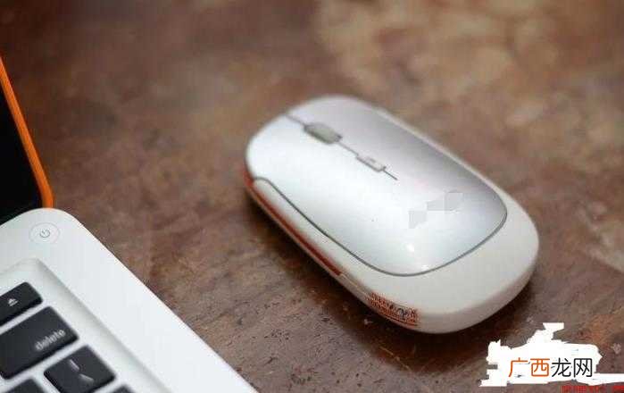 无线鼠标使用USB接收器,有的使用蓝牙 如何连接无线鼠标