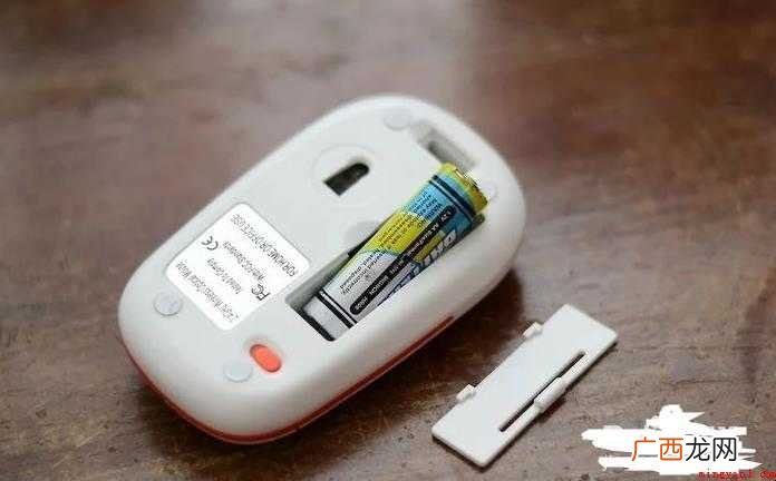 无线鼠标使用USB接收器,有的使用蓝牙 如何连接无线鼠标