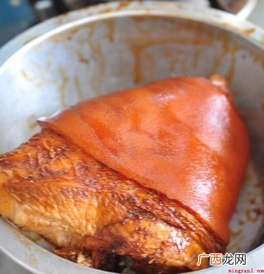 婚宴的前道菜大多是加了海参的“海参肘子” 红烧肘子怎么做又烂又好吃