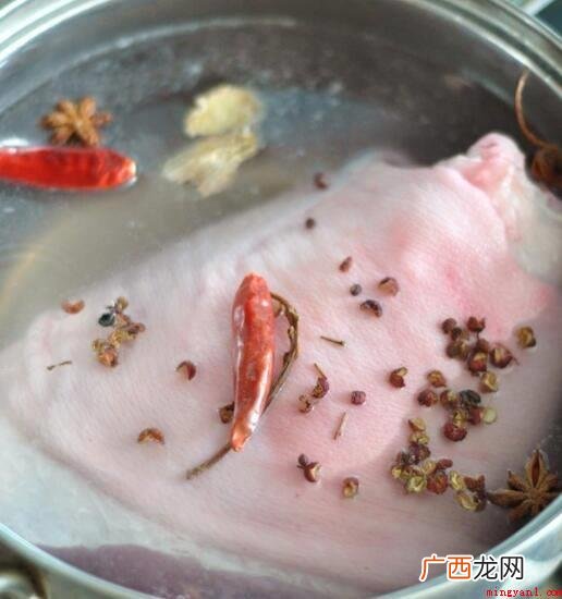 婚宴的前道菜大多是加了海参的“海参肘子” 红烧肘子怎么做又烂又好吃