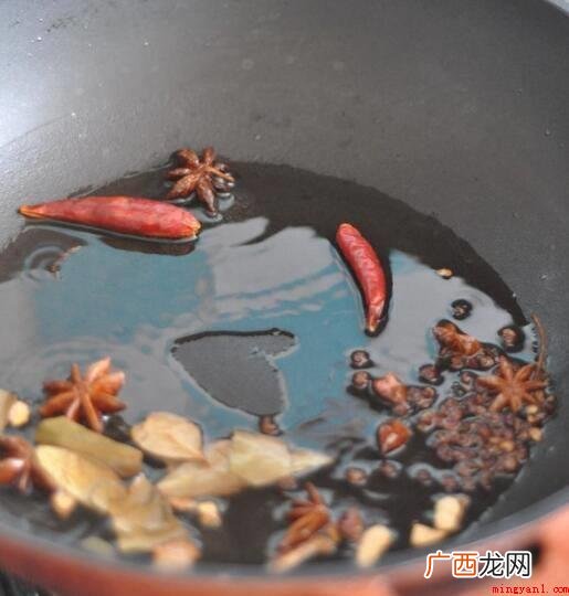 婚宴的前道菜大多是加了海参的“海参肘子” 红烧肘子怎么做又烂又好吃