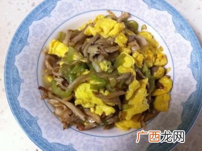 蘑菇炒蛋的做法,鸡蛋炒蘑菇可以放大蒜吗？