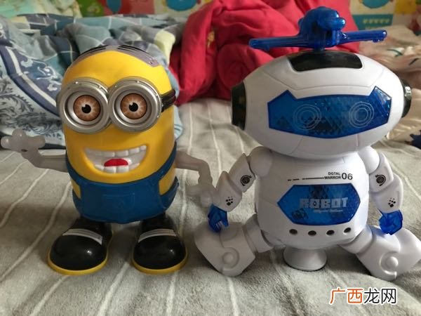 抖音小黄人唱歌的声音是怎么弄的,直播间唱歌可以挂小黄车吗？