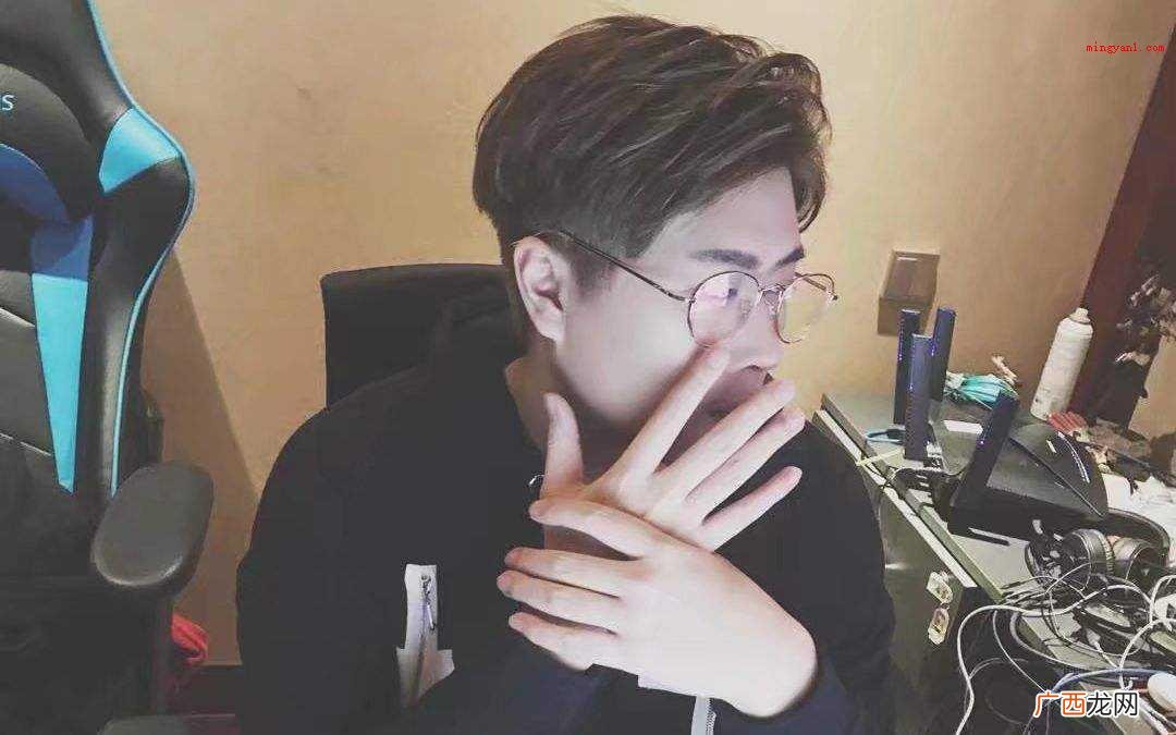 卢本伟被全网封是由于他在直播的情况下骂粗话 卢本伟为什么被全网封?