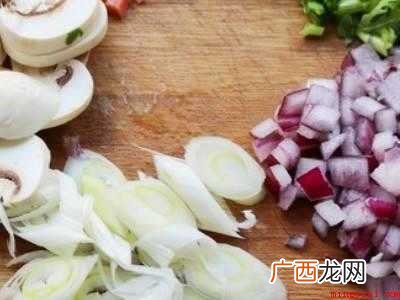 蘑菇素炒怎么炒好吃共有4步 蘑菇素炒怎么炒好吃