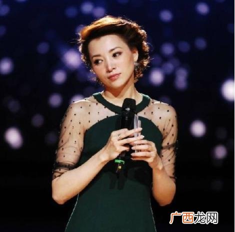 董卿都朗诵过哪些诗歌,长恨歌全文朗诵董卿？