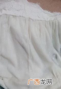 裤子沾上油渍怎么洗,现在裤子上全是油怎么洗掉？
