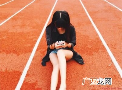 腿玩年出处是哪里,足不出户的意思是什么，出处是哪里？
