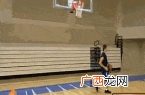 篮球比赛前要做的热身运动有哪些,求篮球课热身游戏？