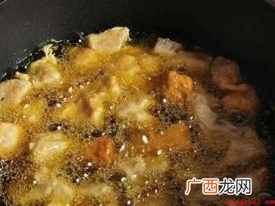 菠萝咕肉的制作方法的具体操作步骤 菠萝咕咾肉的制作方法