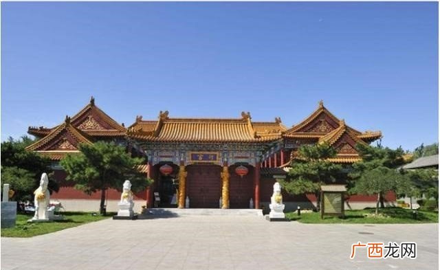 云南平西王府遗址在哪,请问吴三桂的王府在昆明的哪个地？